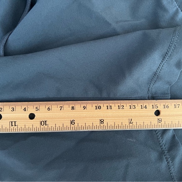 Under Armour Training Shorts - Picture 3 of 3